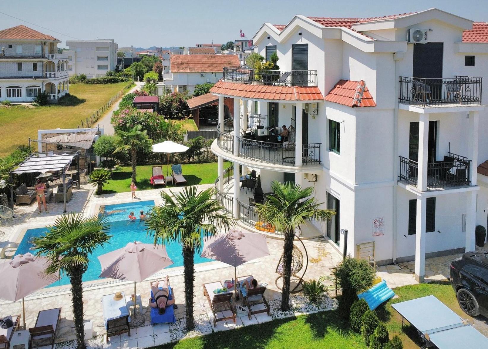 Apartments Lj Ulcinj Kültér fotó